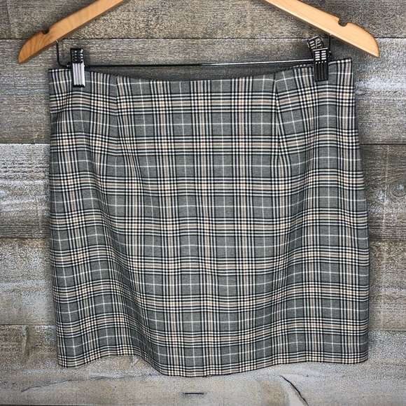 H&M plaid short mini skirt with back zipper clueless inspired - Picture 1 of 3